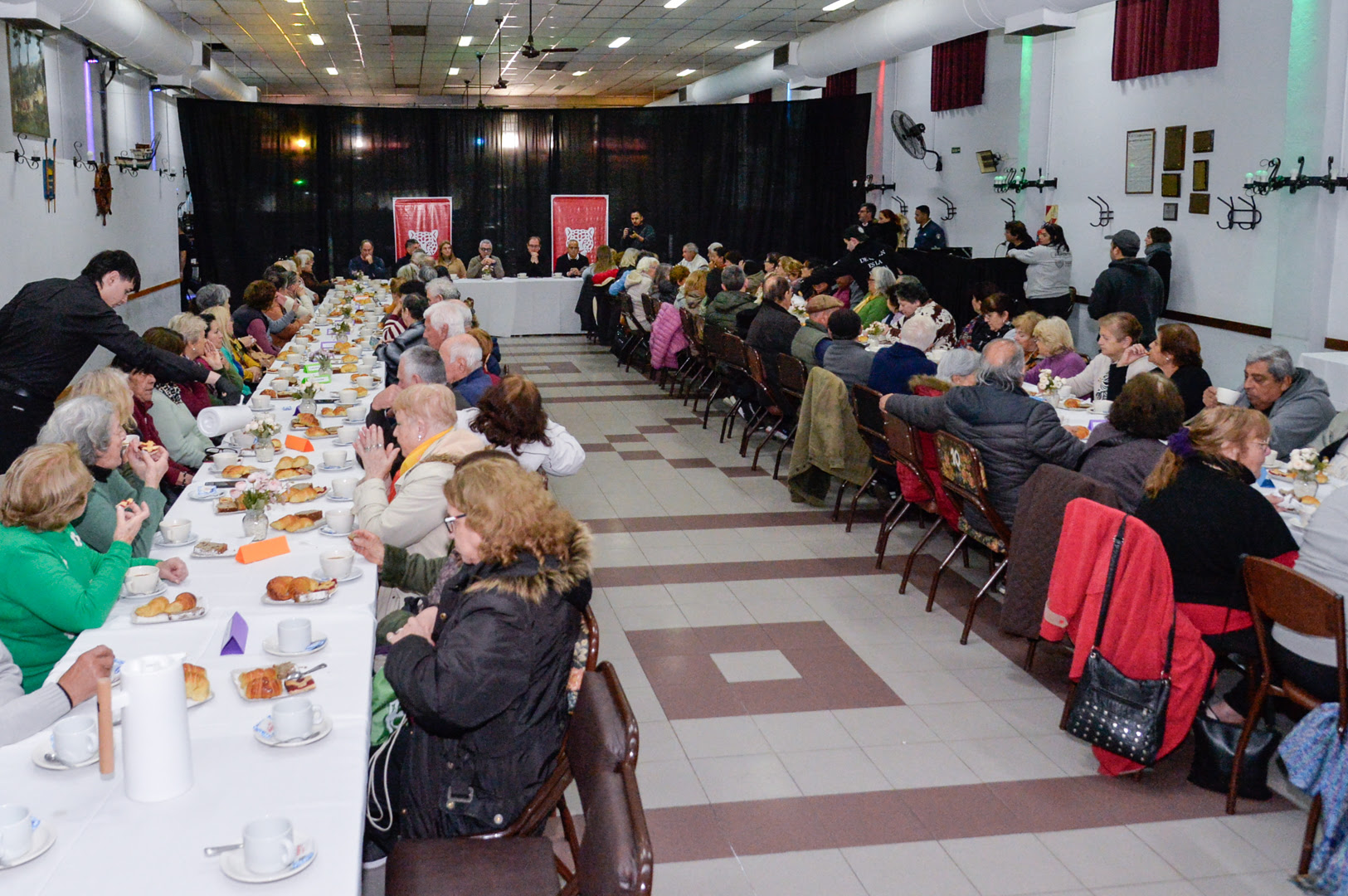 NOTICIAS DE TIGRE: Julio Zamora a centros de jubilados del Municipio: "Hay que trabajar para que su horizonte sea mucho mejor y para que no paguen injustamente las variables del ajuste"